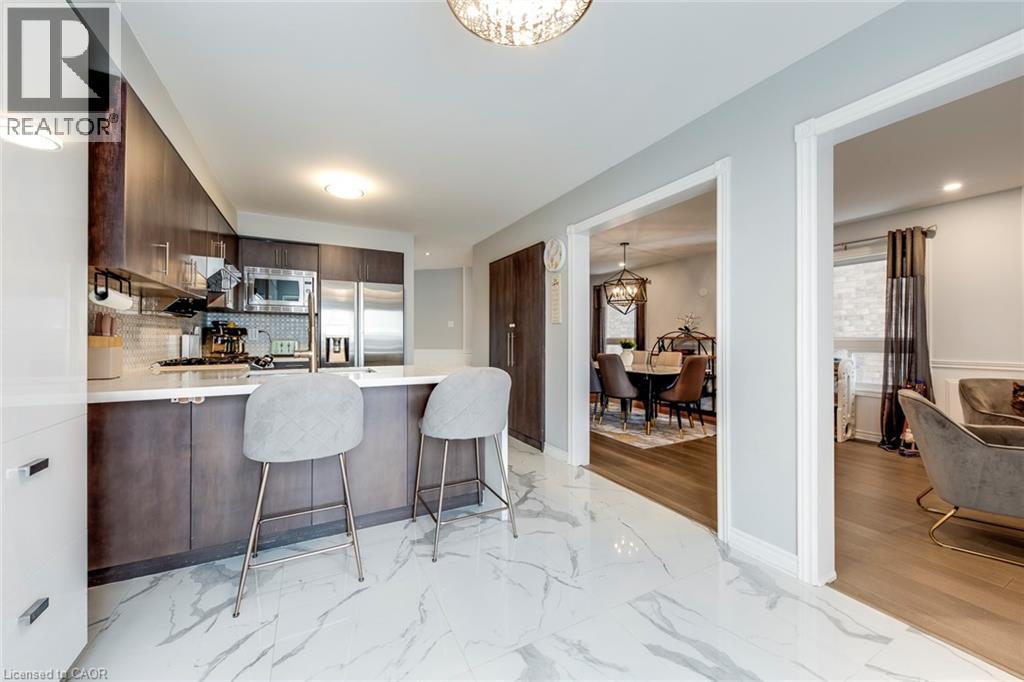 80 Beaverbrook Crescent, Maple, ON - Indoor Photo Showing Kitchen With Upgraded Kitchen