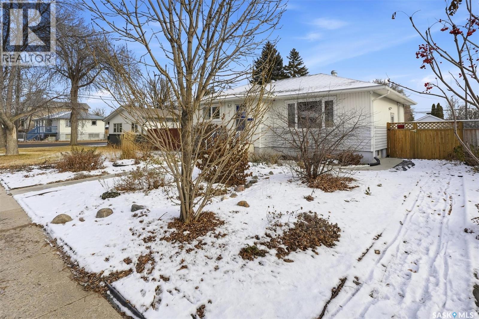 334 Q Avenue N, Saskatoon, SK - Outdoor
