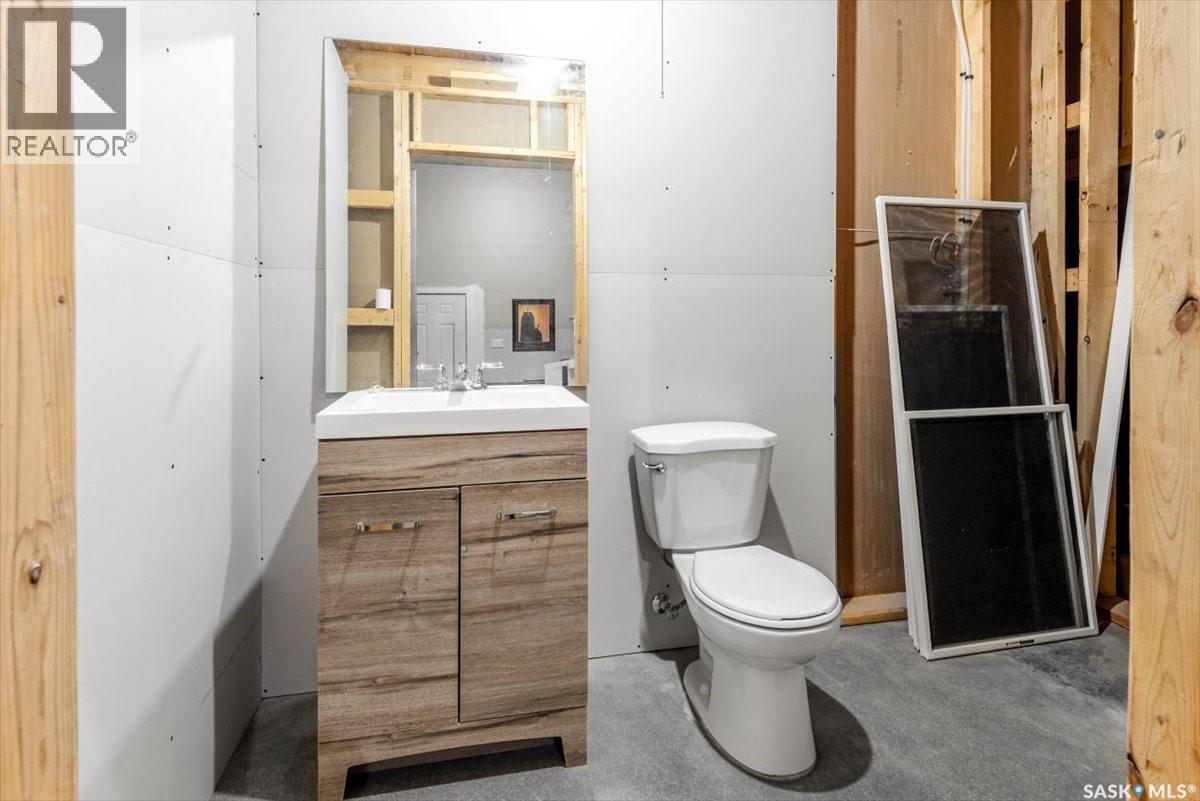 7200 6Th Avenue, Regina, SK - Indoor Photo Showing Bathroom