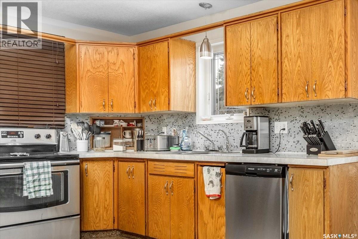 7200 6Th Avenue, Regina, SK - Indoor Photo Showing Kitchen