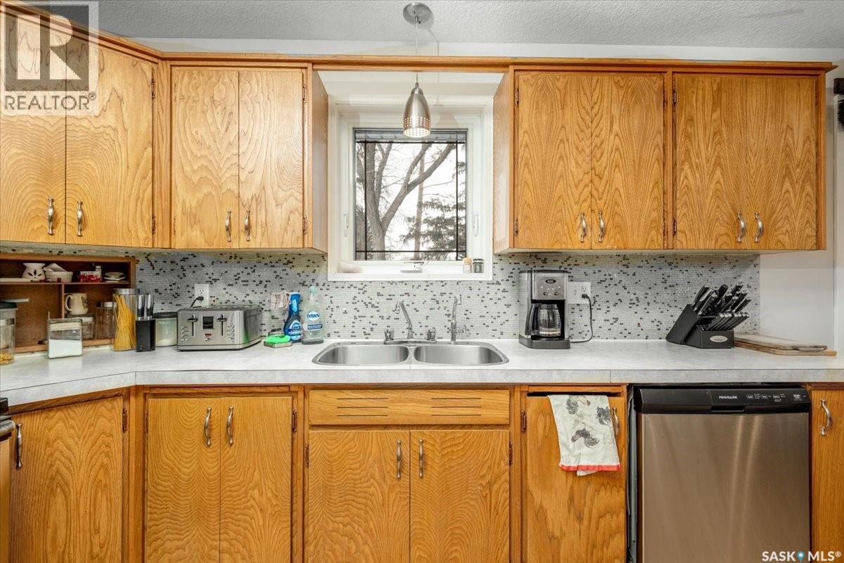 7200 6Th Avenue, Regina, SK - Indoor Photo Showing Kitchen With Double Sink