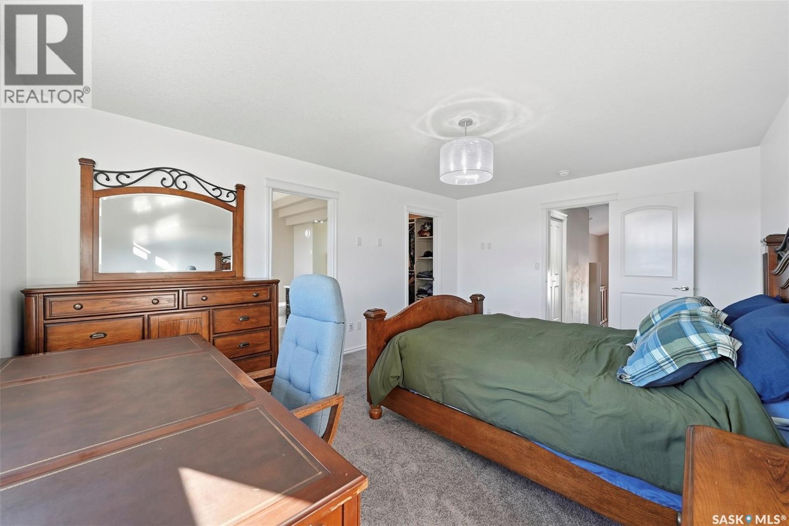 207 Bentley Court, Saskatoon, SK - Indoor Photo Showing Bedroom