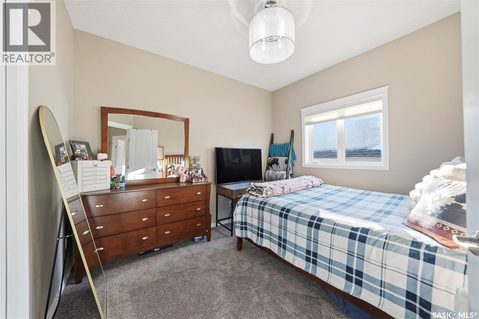 207 Bentley Court, Saskatoon, SK - Indoor Photo Showing Bedroom