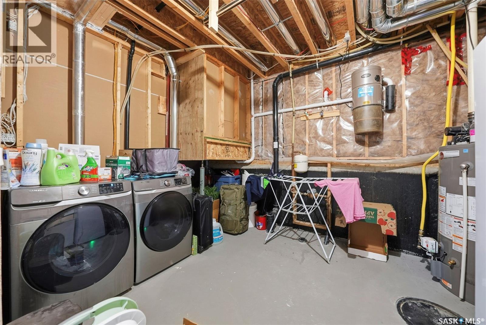 207 Bentley Court, Saskatoon, SK - Indoor Photo Showing Laundry Room