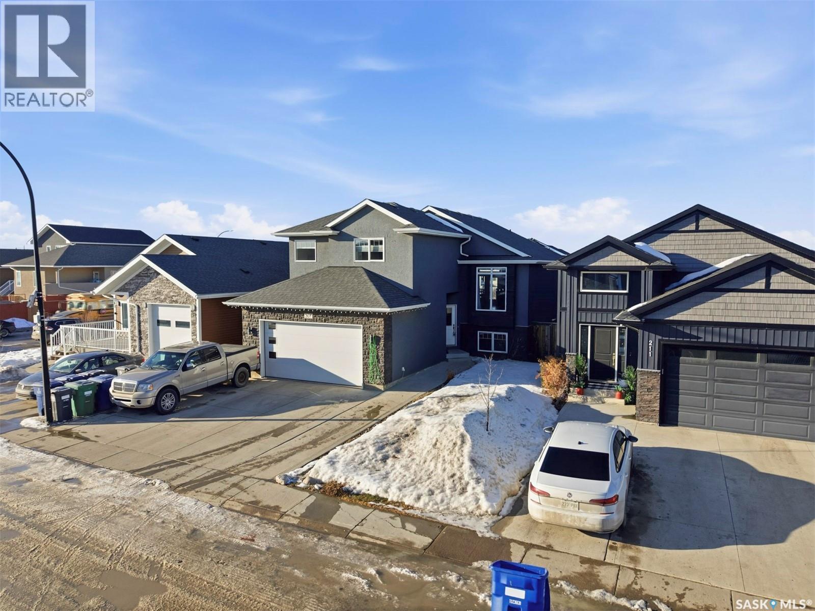 207 Bentley Court, Saskatoon, SK - Outdoor