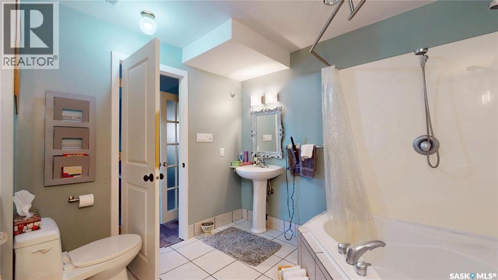 3355 Westminster Road, Regina, SK - Indoor Photo Showing Bathroom