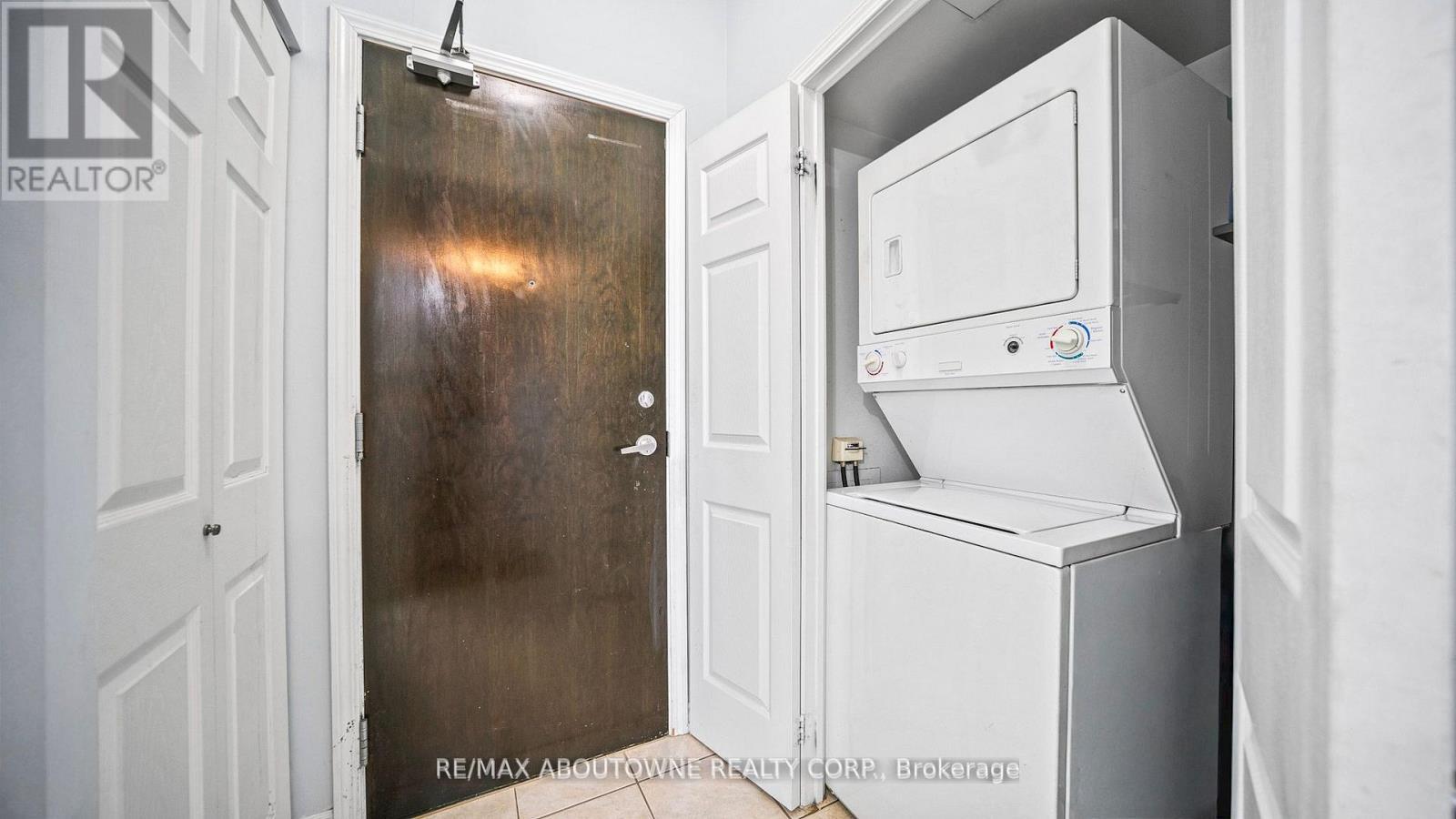 1609 - 388 Prince Of Wales Drive, Mississauga, ON - Indoor Photo Showing Laundry Room