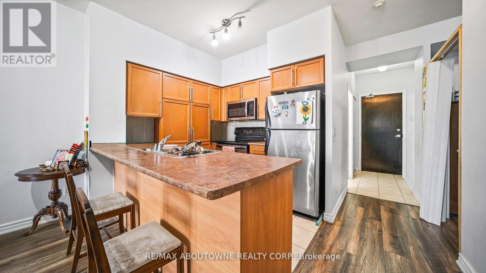 1609 - 388 Prince Of Wales Drive, Mississauga, ON - Indoor Photo Showing Kitchen