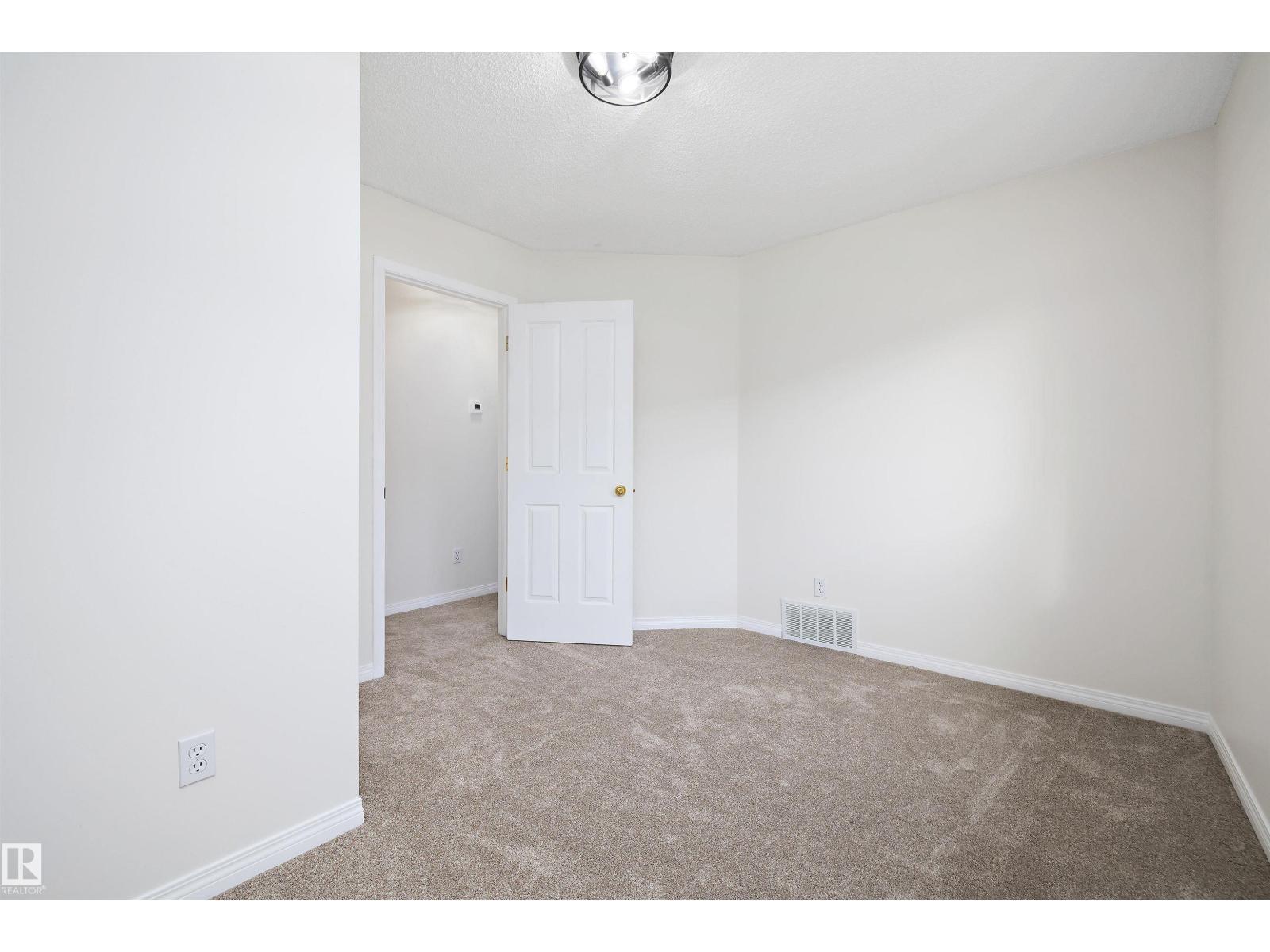 5914 162A Av Nw, Edmonton, AB - Indoor Photo Showing Other Room
