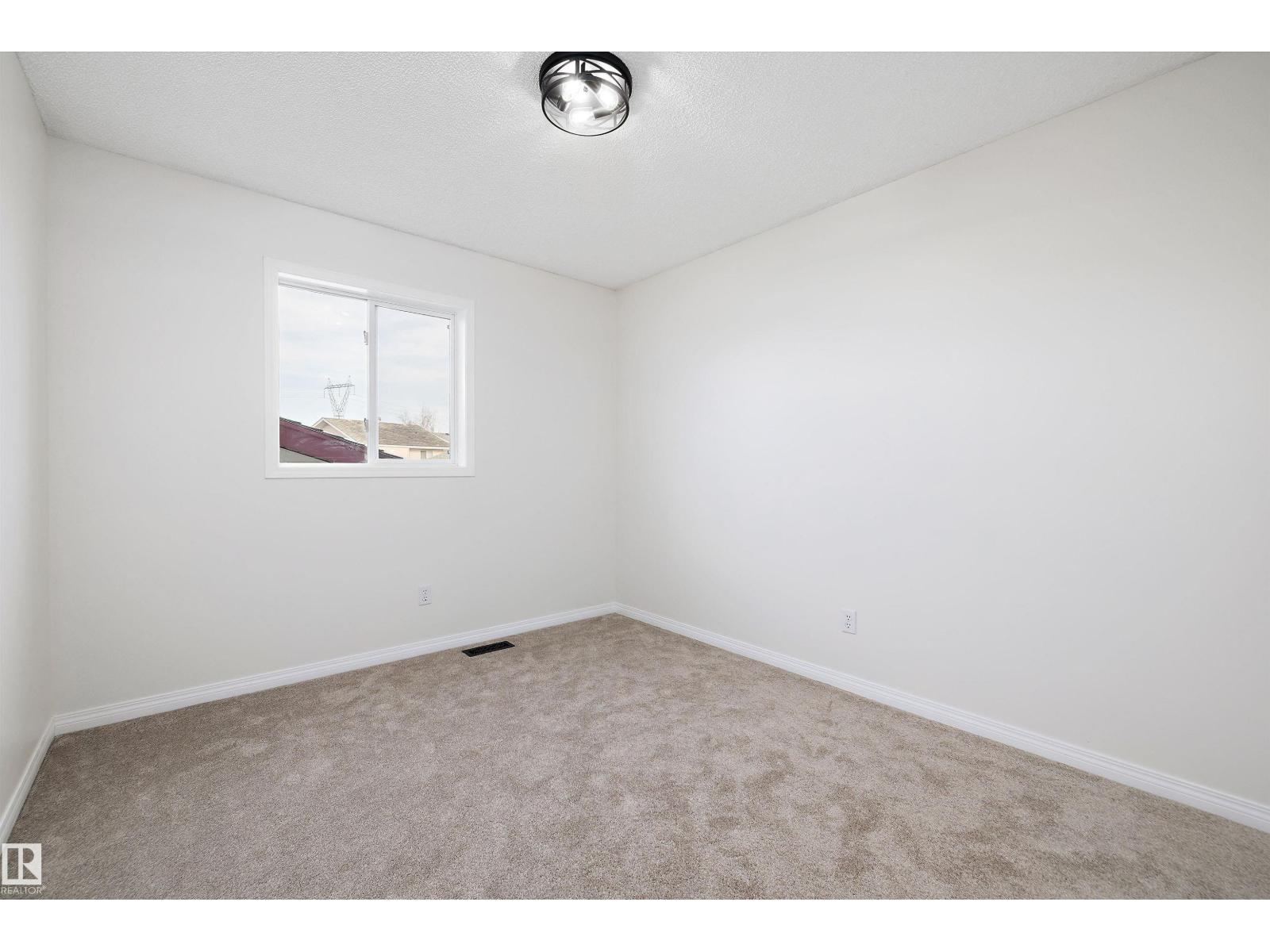 5914 162A Av Nw, Edmonton, AB - Indoor Photo Showing Other Room