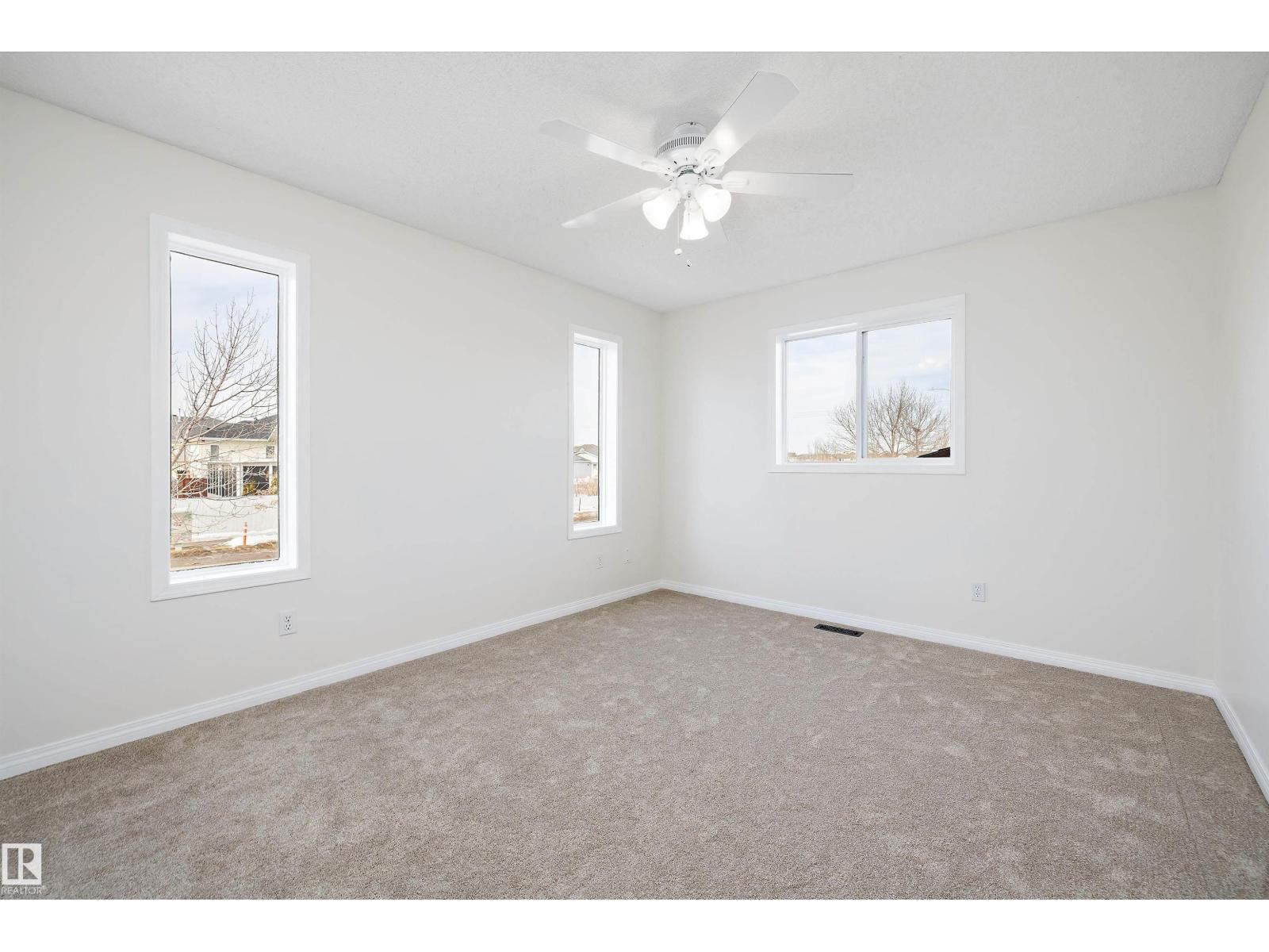 5914 162A Av Nw, Edmonton, AB - Indoor Photo Showing Other Room