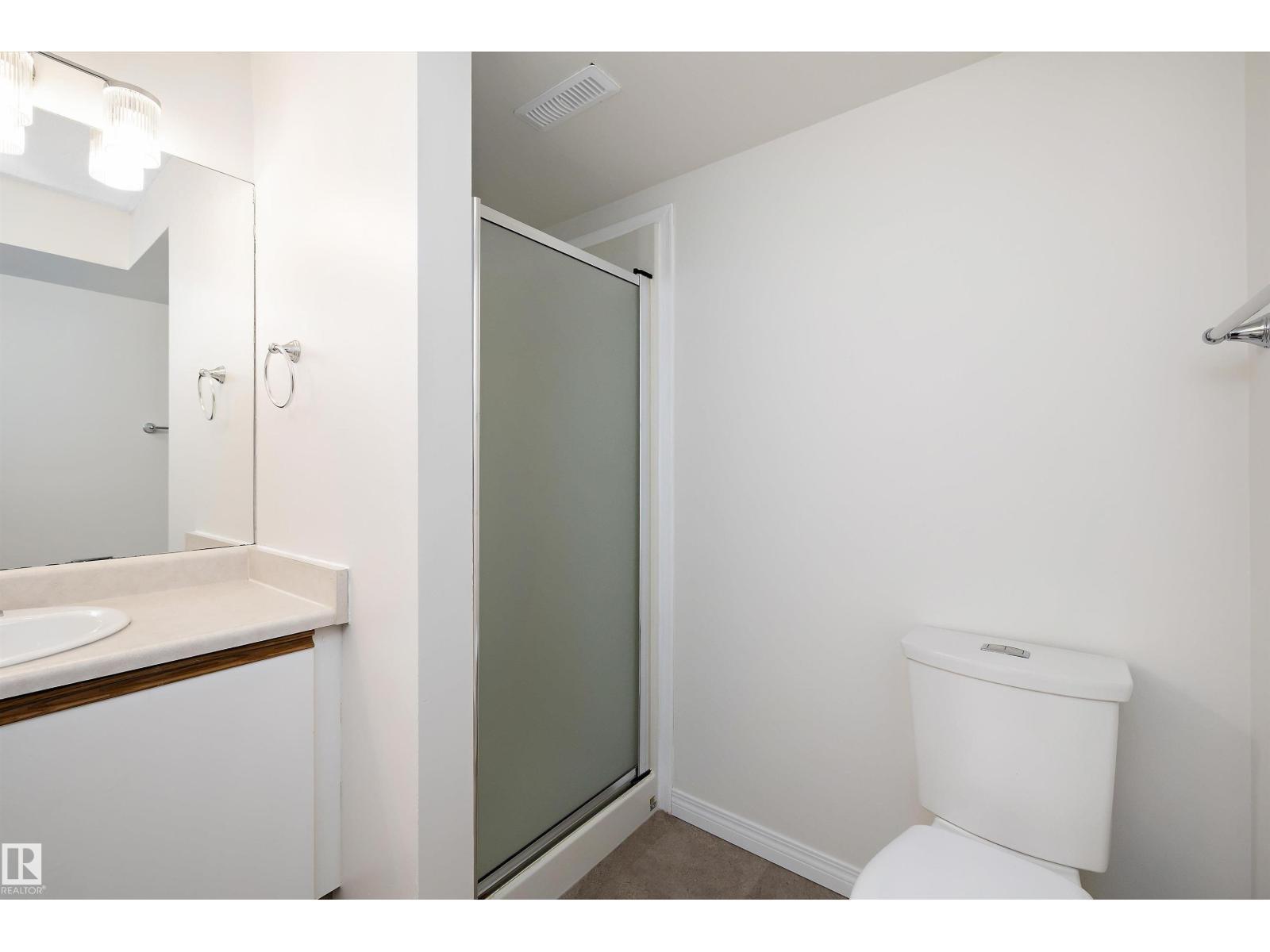 5914 162A Av Nw, Edmonton, AB - Indoor Photo Showing Bathroom