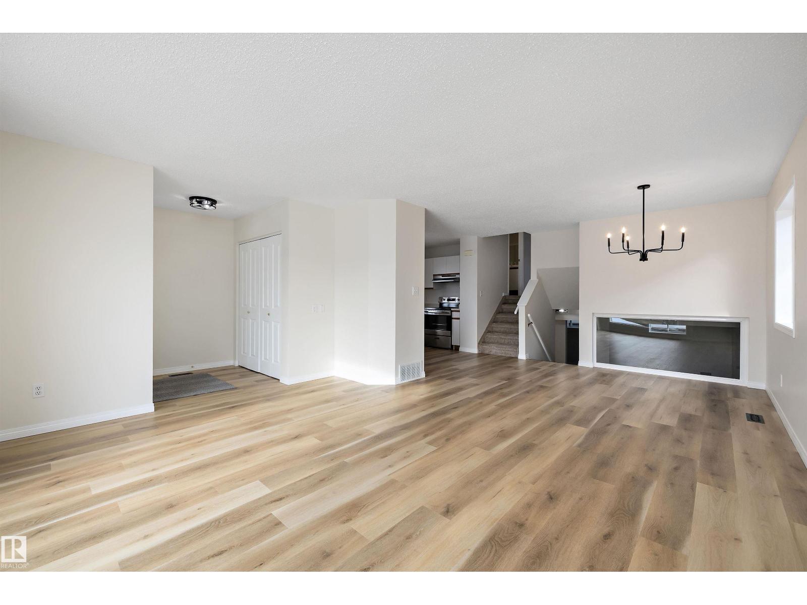 5914 162A Av Nw, Edmonton, AB - Indoor