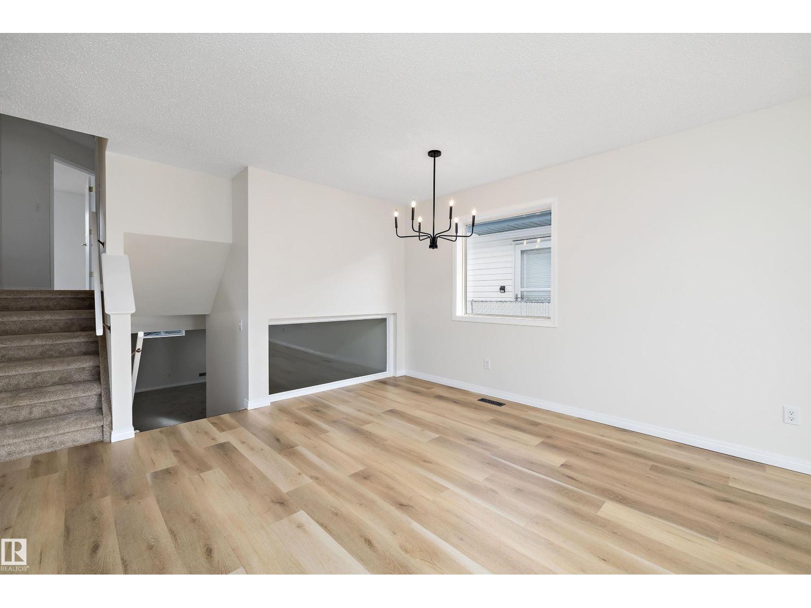 5914 162A Av Nw, Edmonton, AB - Indoor