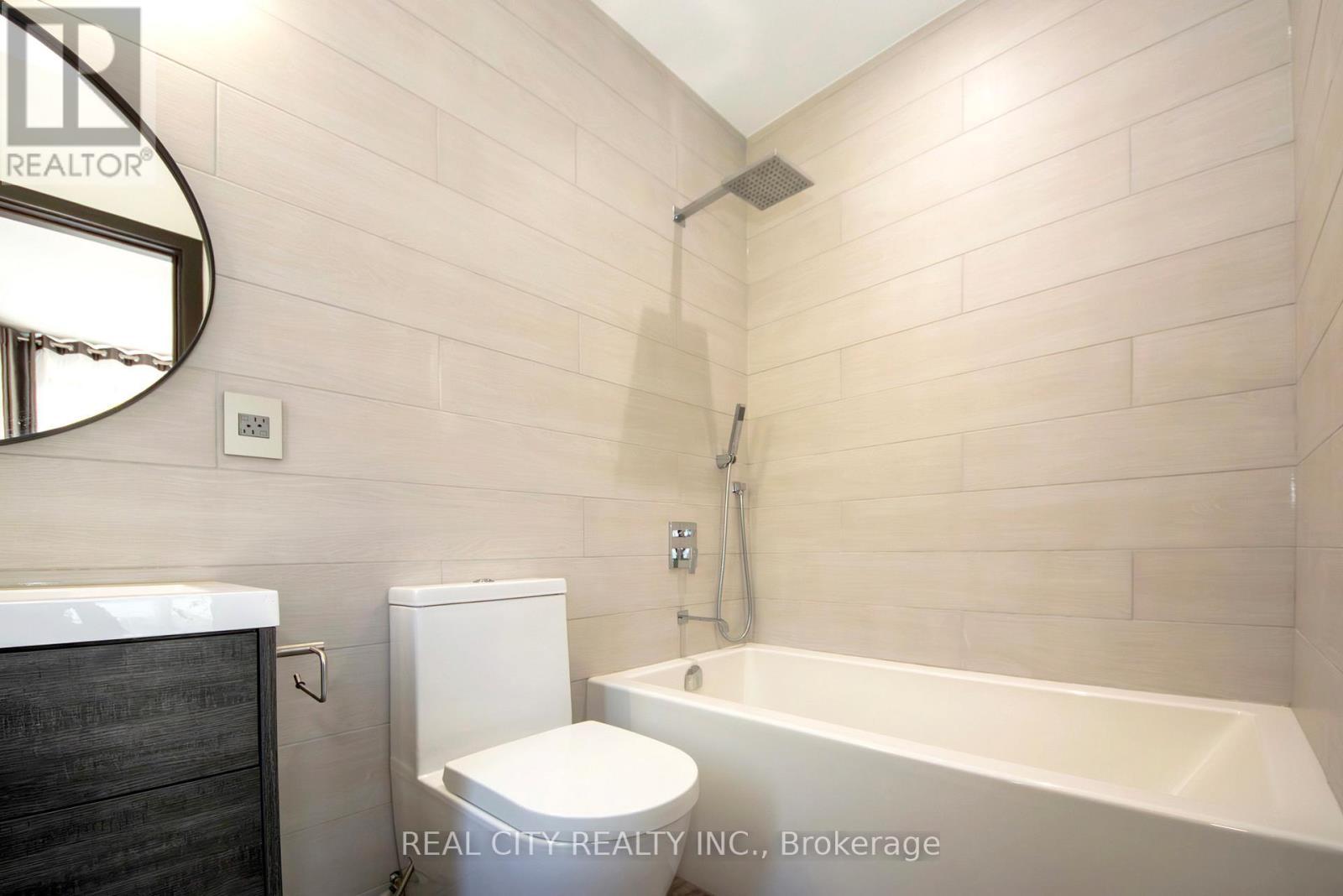 662 Byngmount Avenue, Mississauga, ON - Indoor Photo Showing Bathroom