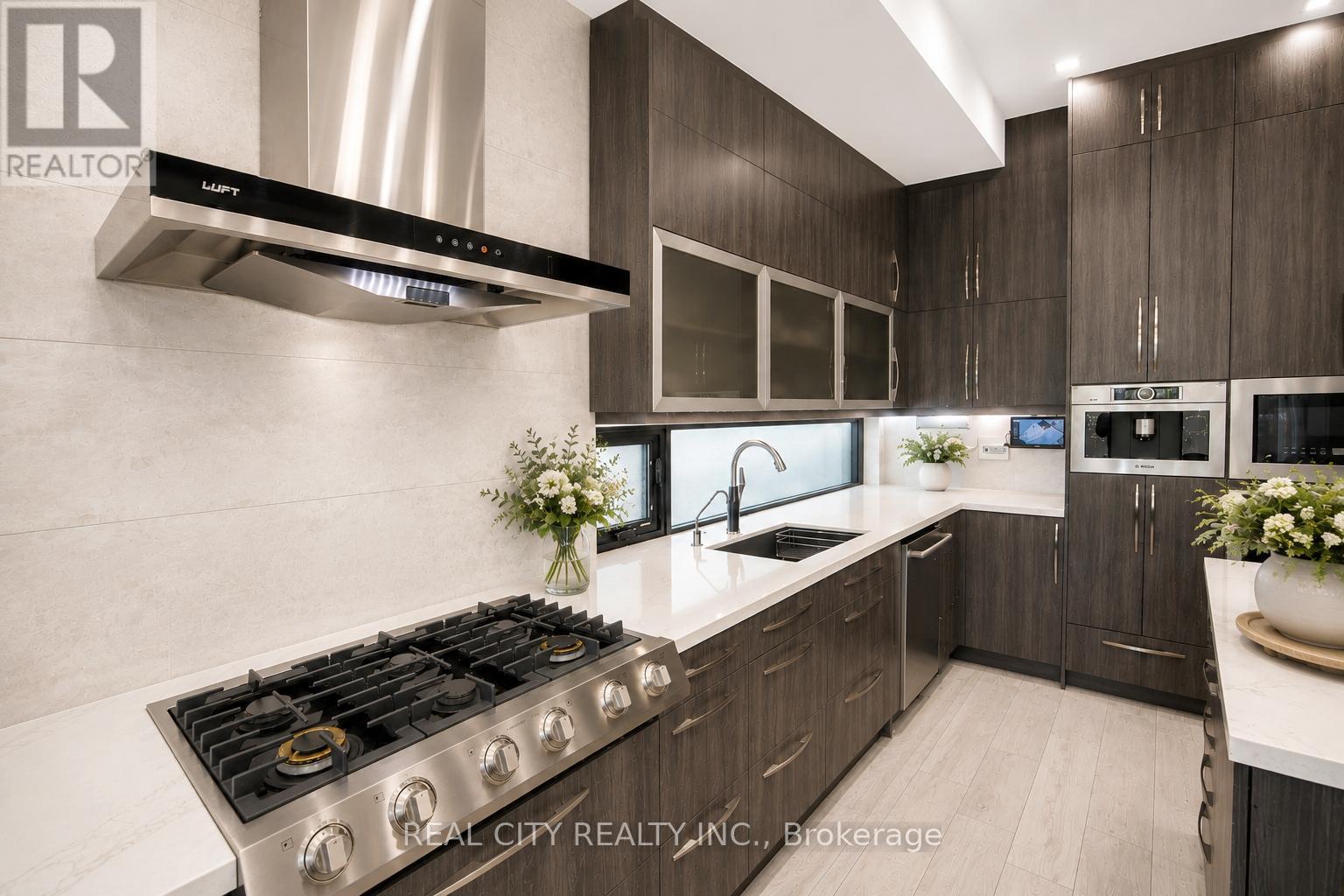 662 Byngmount Avenue, Mississauga, ON - Indoor Photo Showing Kitchen With Upgraded Kitchen