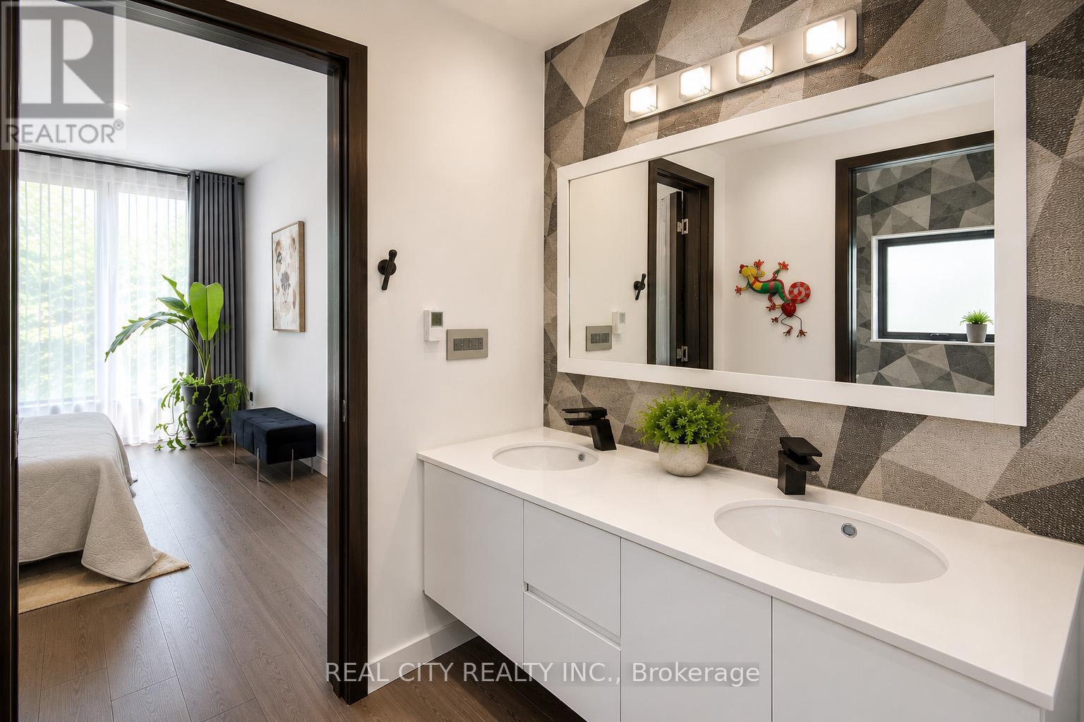 662 Byngmount Avenue, Mississauga, ON - Indoor Photo Showing Bathroom