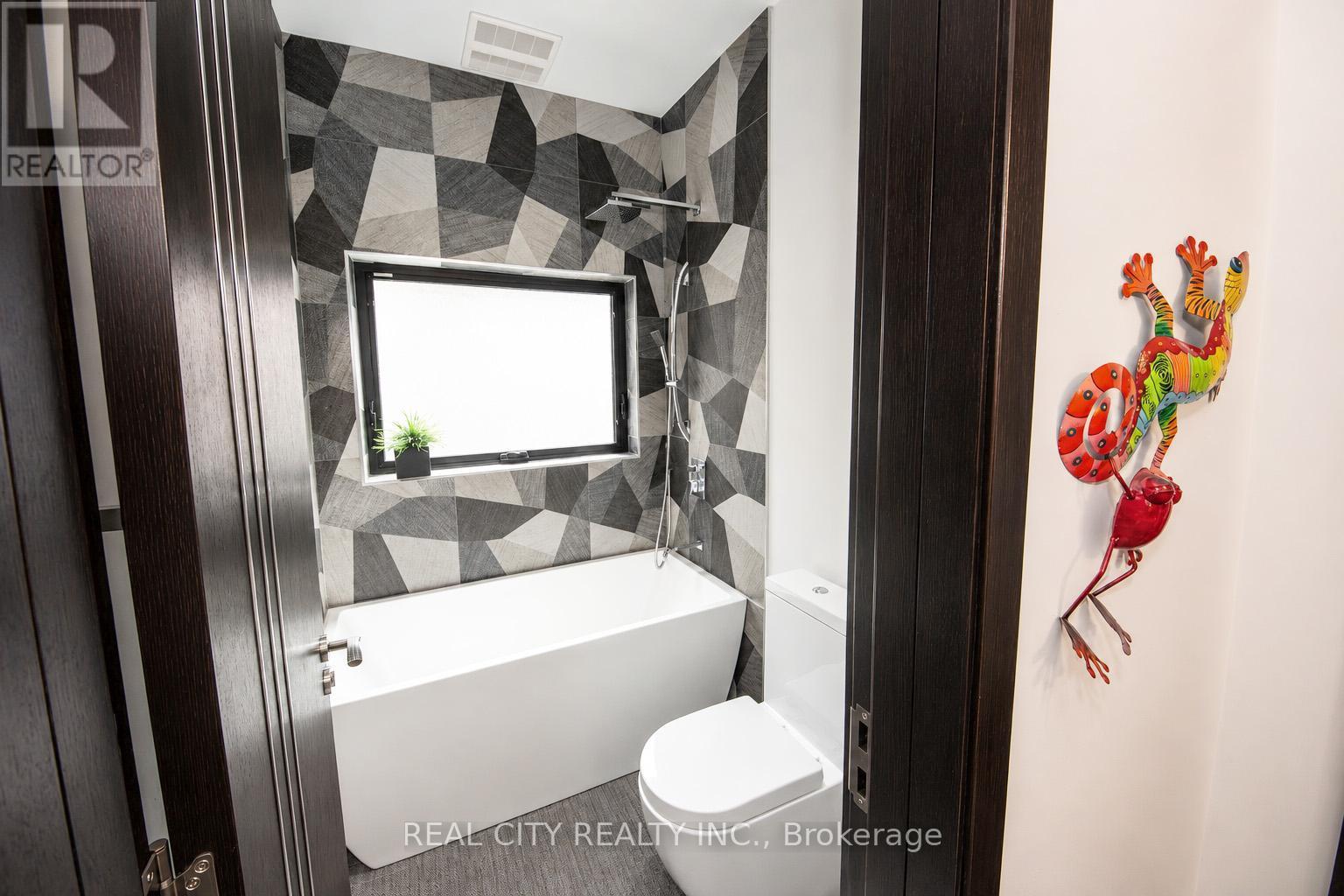 662 Byngmount Avenue, Mississauga, ON - Indoor Photo Showing Bathroom
