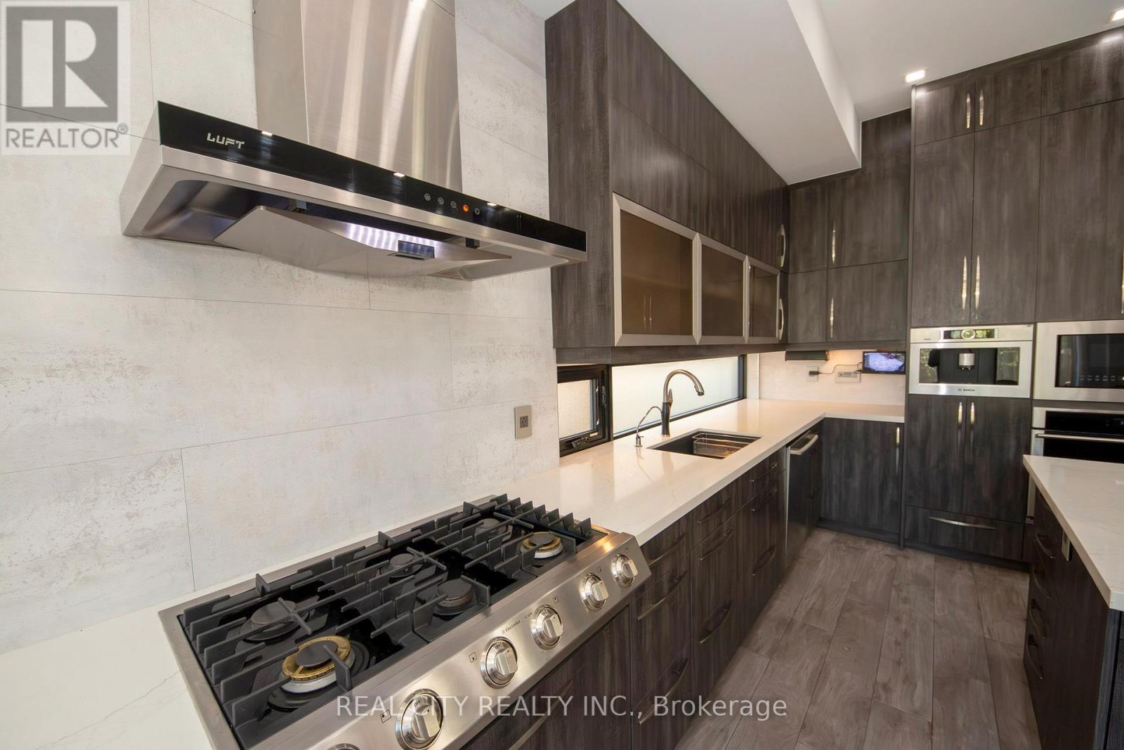 662 Byngmount Avenue, Mississauga, ON - Indoor Photo Showing Kitchen With Upgraded Kitchen