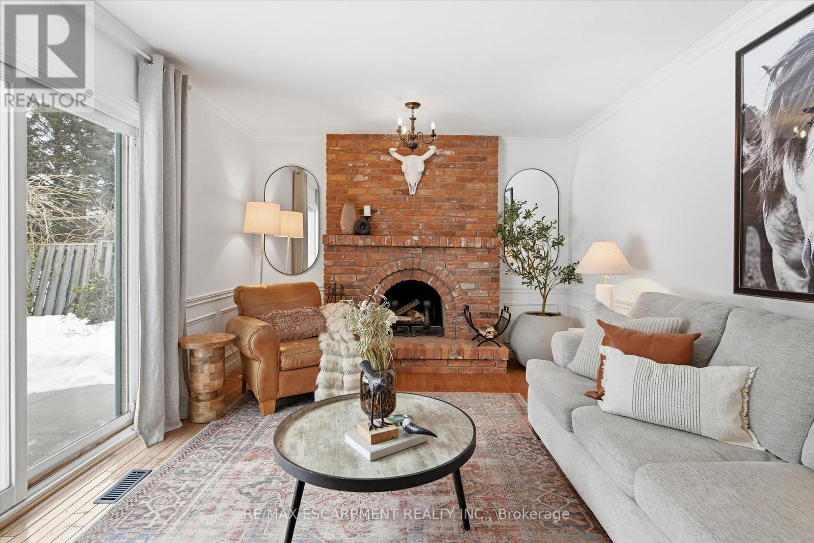 287 Cornwallis Road, Hamilton, ON - Indoor Photo Showing Living Room With Fireplace