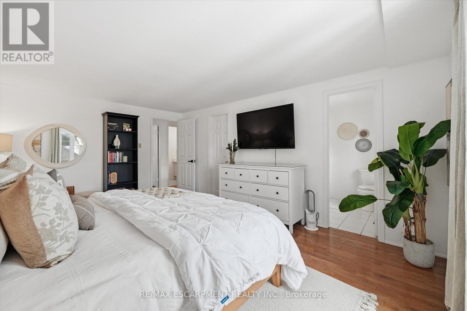 287 Cornwallis Road, Hamilton, ON - Indoor Photo Showing Bedroom