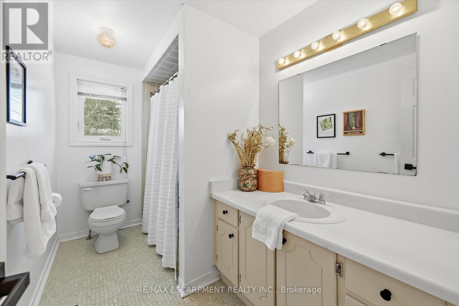 287 Cornwallis Road, Hamilton, ON - Indoor Photo Showing Bathroom
