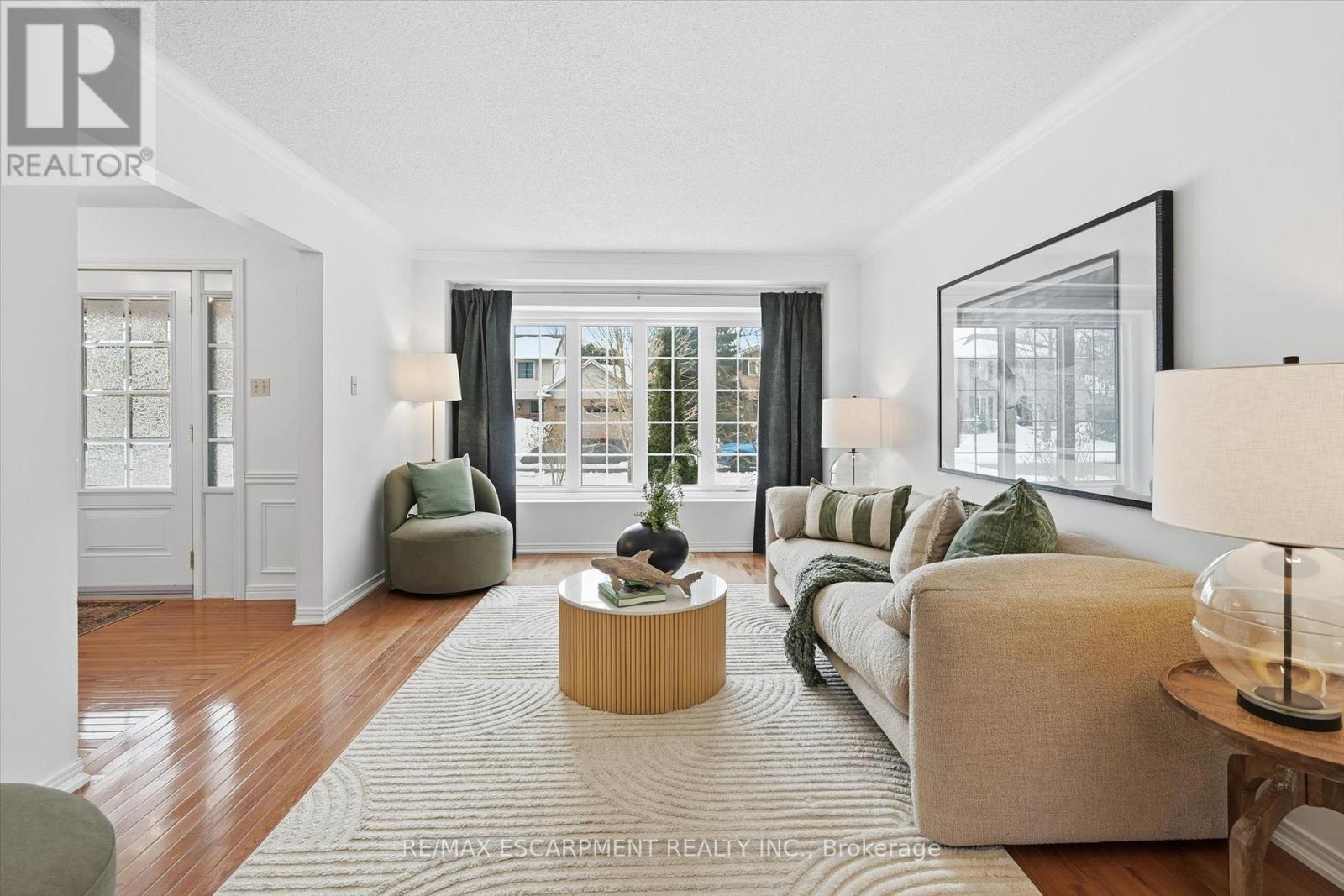 287 Cornwallis Road, Hamilton, ON - Indoor Photo Showing Living Room