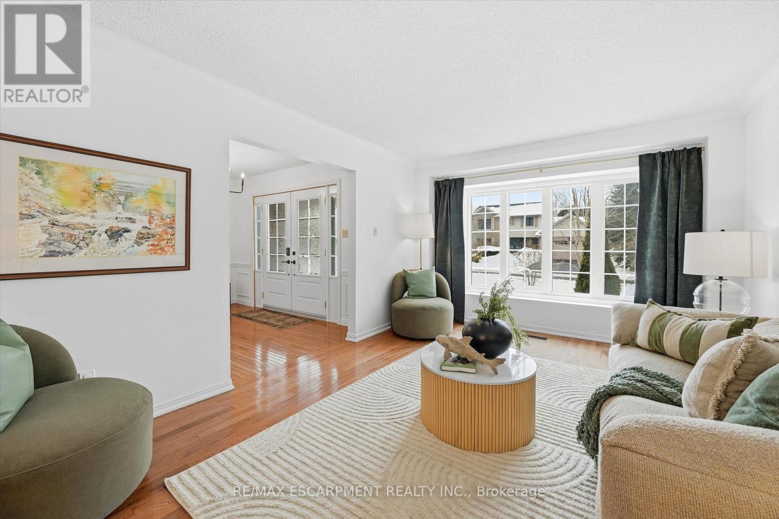 287 Cornwallis Road, Hamilton, ON - Indoor Photo Showing Living Room