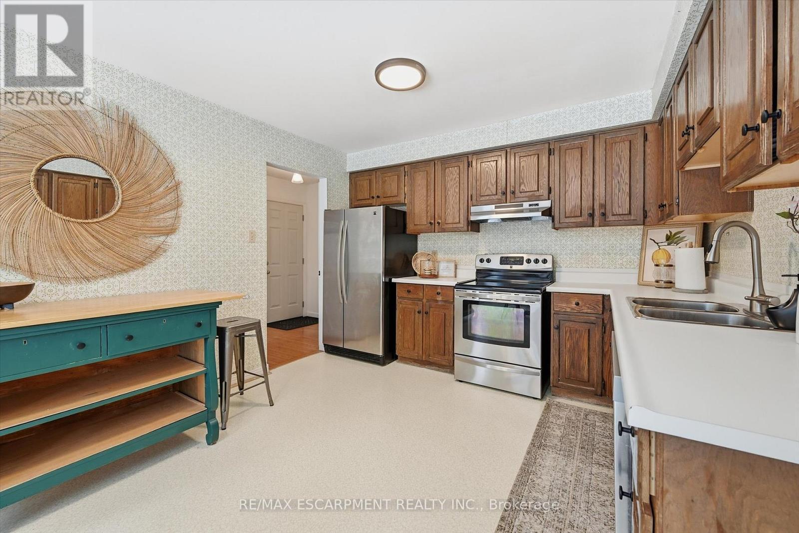 287 Cornwallis Road, Hamilton, ON - Indoor Photo Showing Kitchen With Double Sink