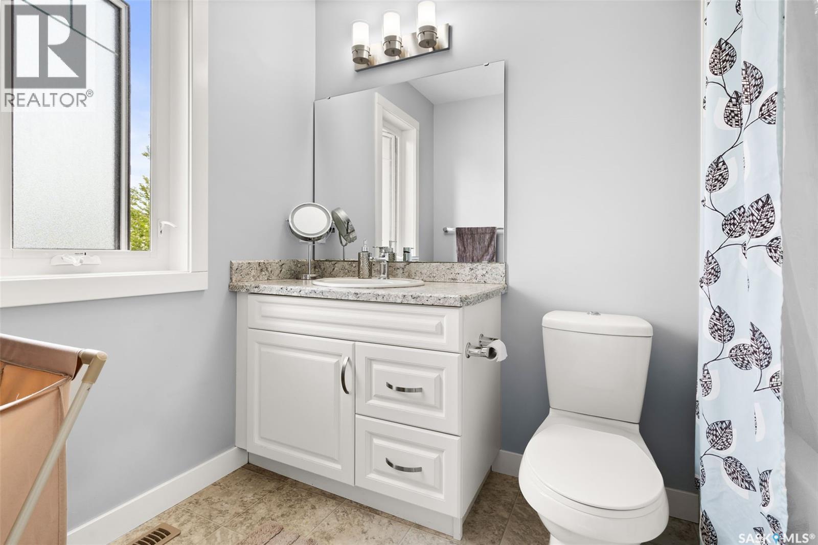 5113 Crane Crescent, Regina, SK - Indoor Photo Showing Bathroom