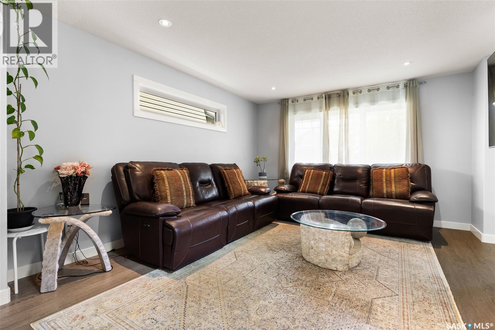 5113 Crane Crescent, Regina, SK - Indoor Photo Showing Living Room