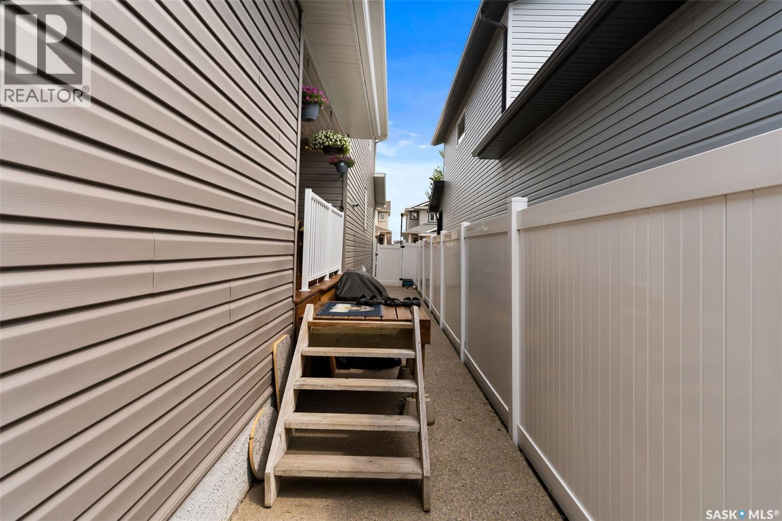 5113 Crane Crescent, Regina, SK - Outdoor With Exterior