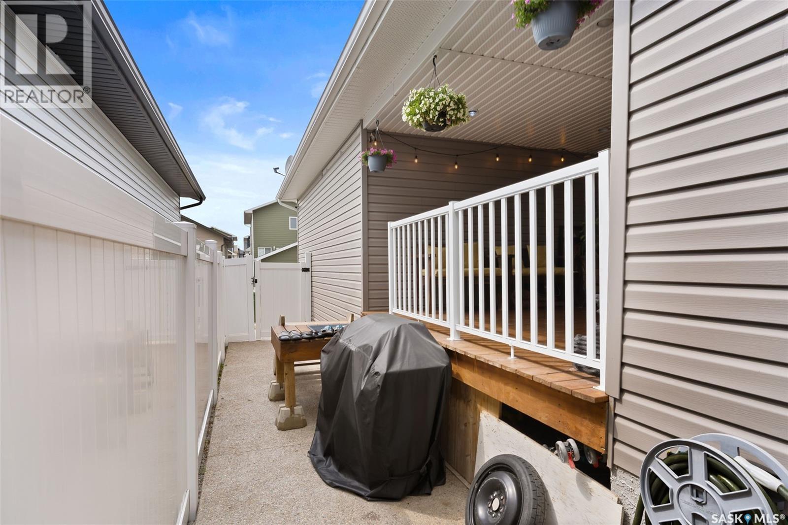 5113 Crane Crescent, Regina, SK - Outdoor With Exterior