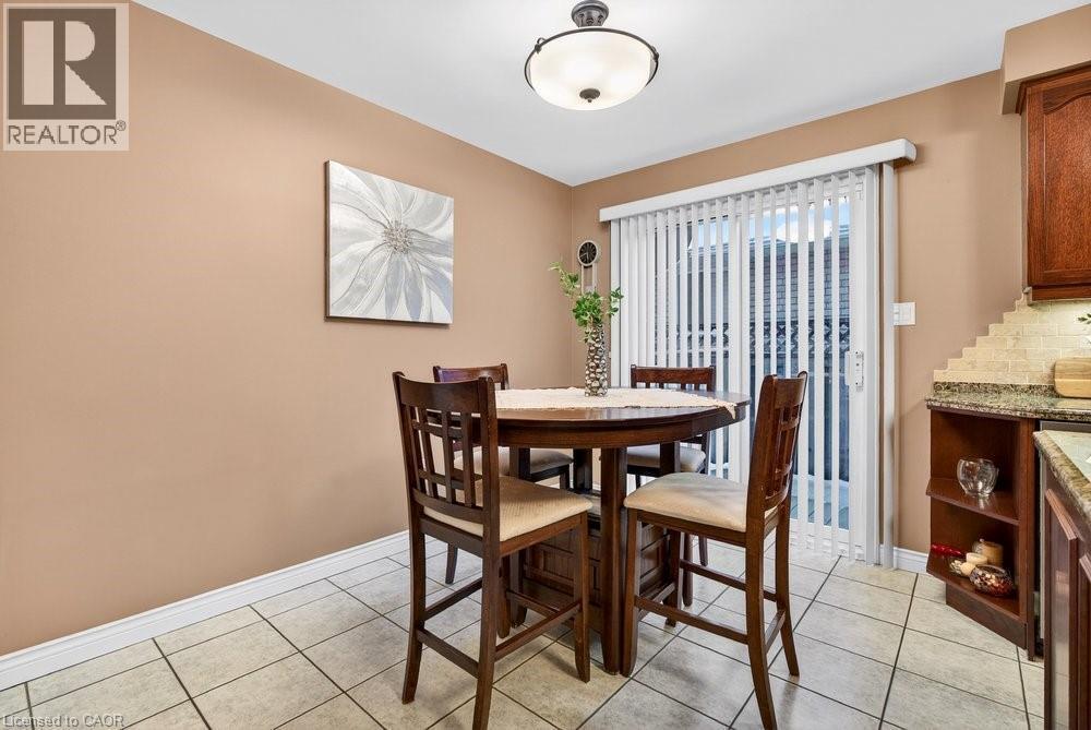 128 Nugent Drive, Hamilton, ON - Indoor Photo Showing Dining Room