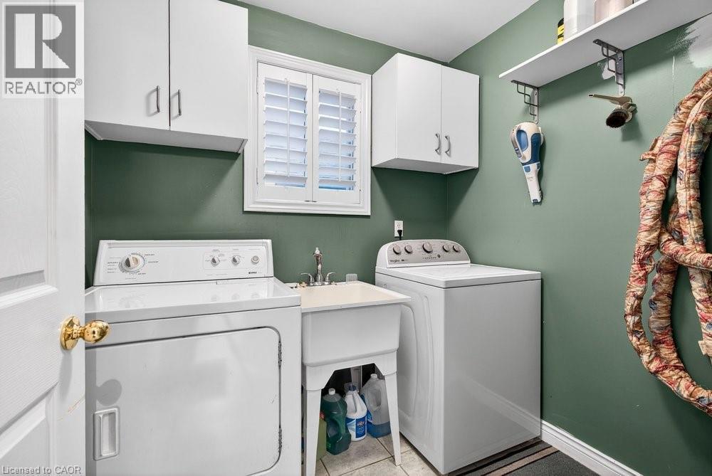 128 Nugent Drive, Hamilton, ON - Indoor Photo Showing Laundry Room