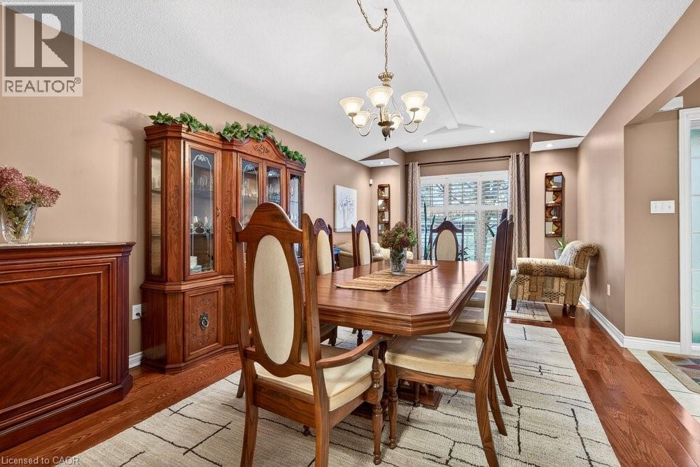 128 Nugent Drive, Hamilton, ON - Indoor Photo Showing Dining Room