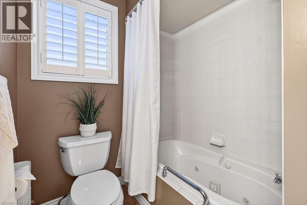 128 Nugent Drive, Hamilton, ON - Indoor Photo Showing Bathroom