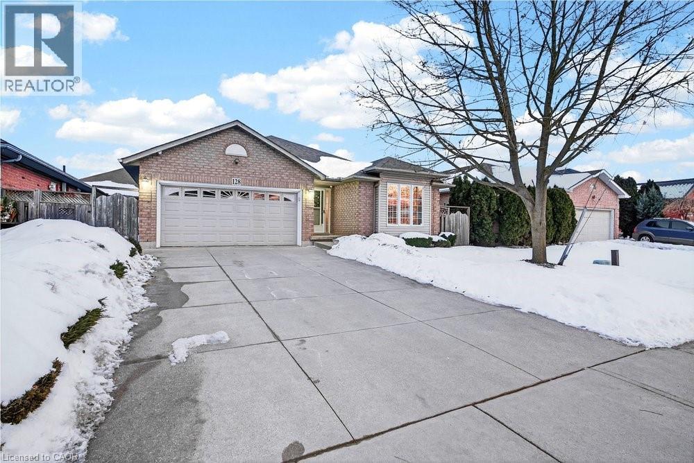 128 Nugent Drive, Hamilton, ON - Outdoor