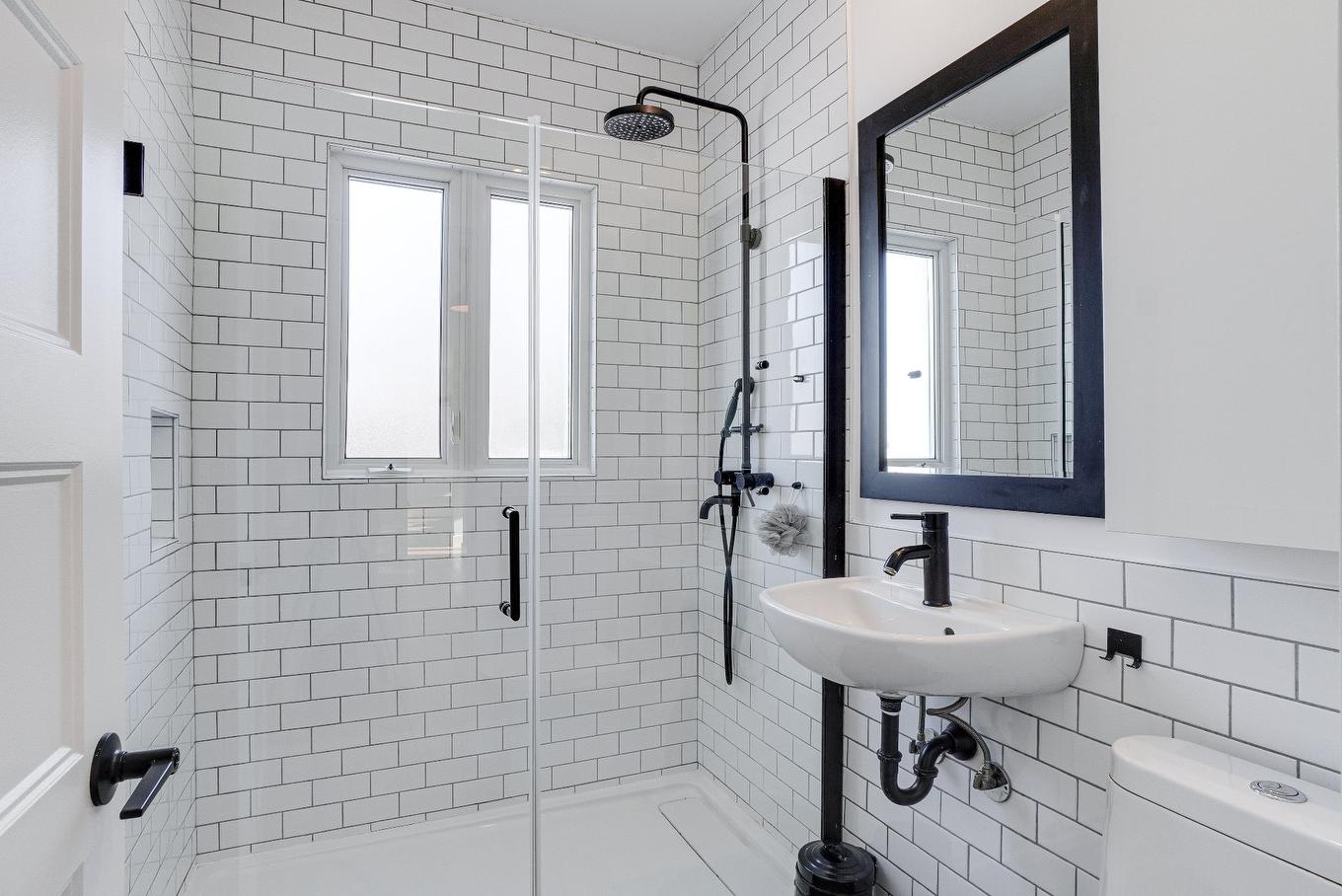 Bathroom - 410 Rue Kugler, Laval (Duvernay), QC - Indoor Photo Showing Bathroom