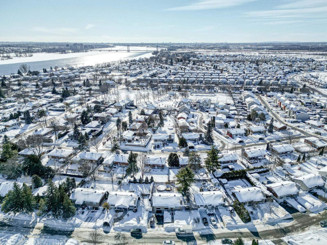 Aerial photo - 410 Rue Kugler, Laval (Duvernay), QC - Outdoor With View