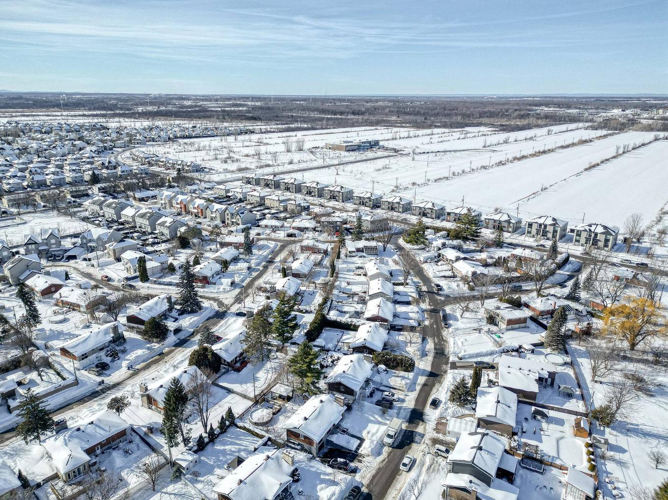 Aerial photo - 410 Rue Kugler, Laval (Duvernay), QC - Outdoor With View