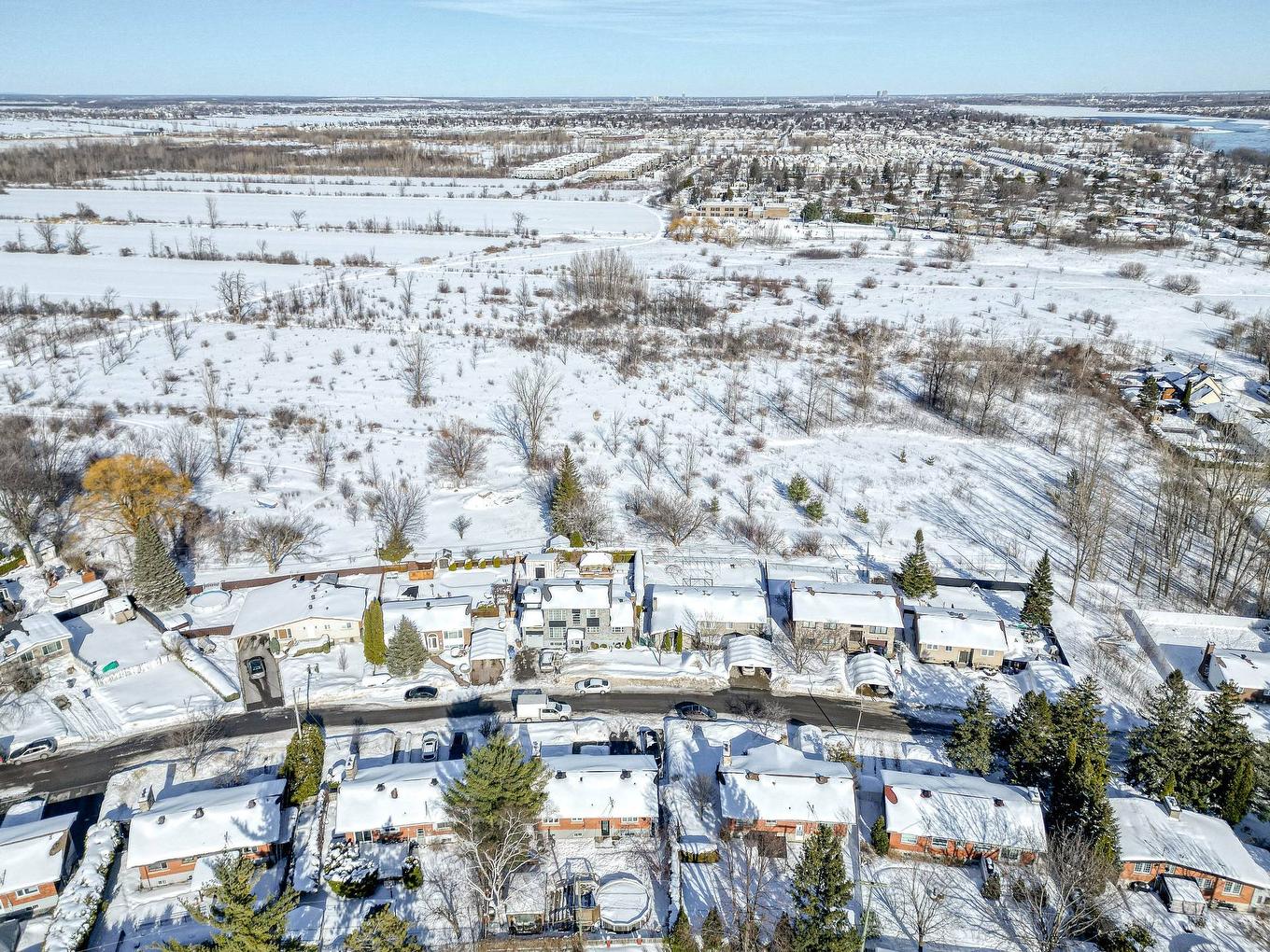 Aerial photo - 410 Rue Kugler, Laval (Duvernay), QC - Outdoor With View