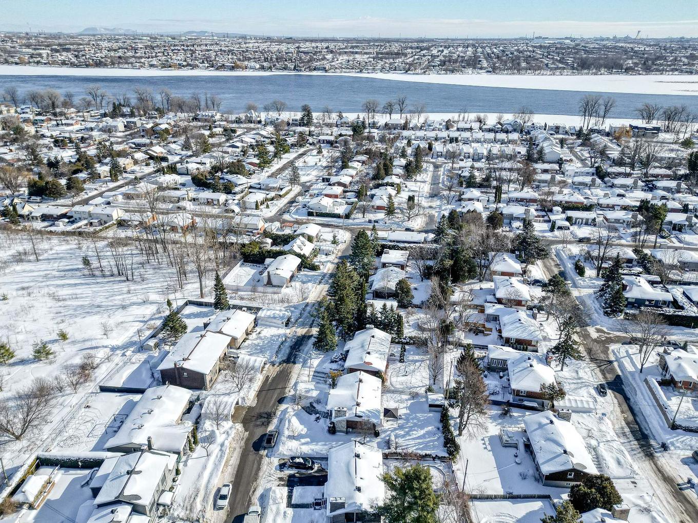 Aerial photo - 410 Rue Kugler, Laval (Duvernay), QC - Outdoor With View