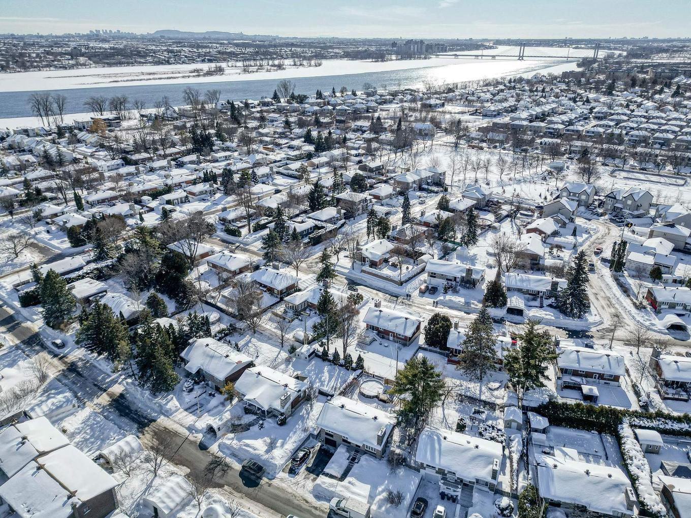 Aerial photo - 410 Rue Kugler, Laval (Duvernay), QC - Outdoor With View