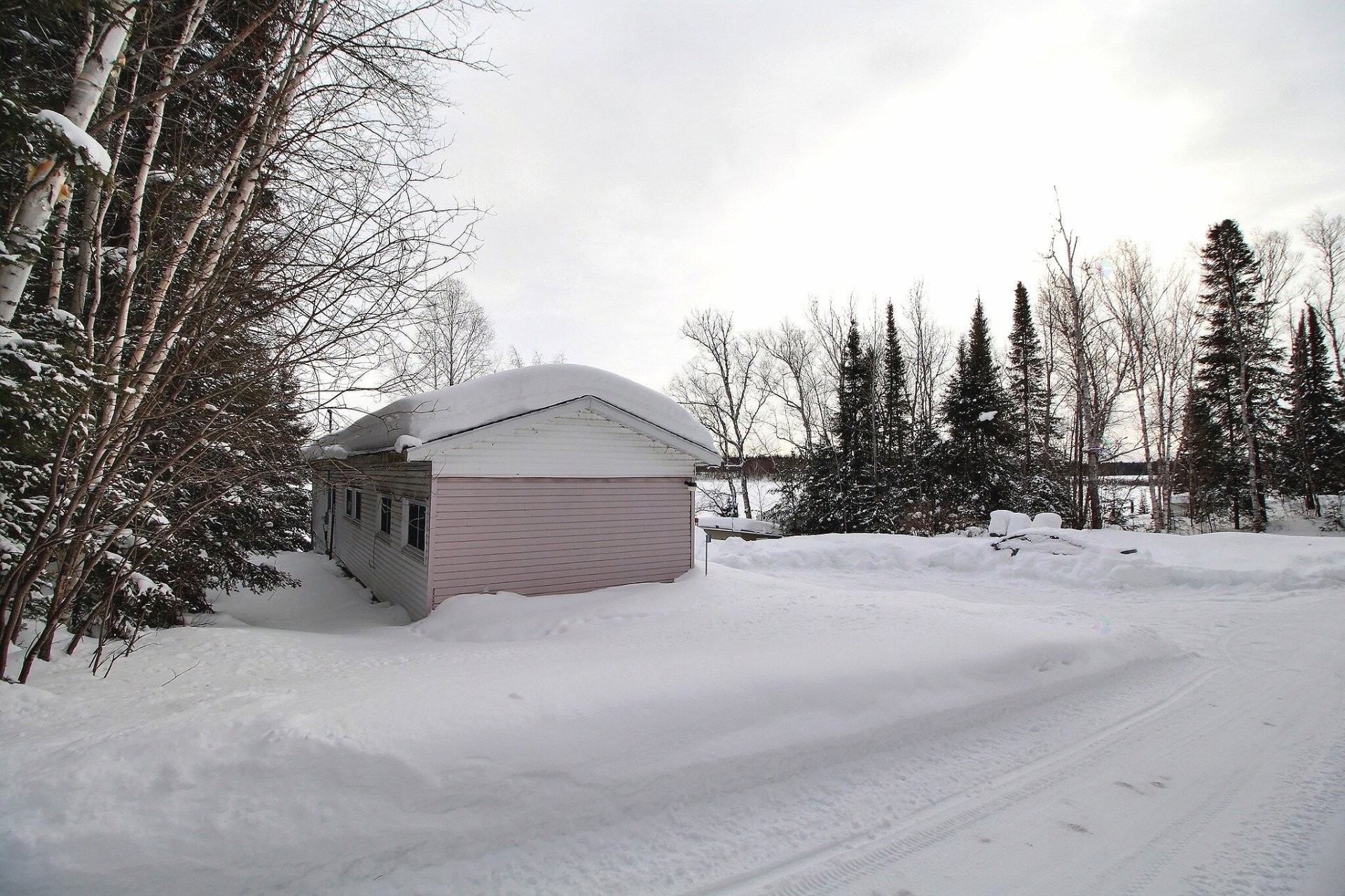 Front of Structure - 32 Av. De La Plage, Barraute, QC - Outdoor