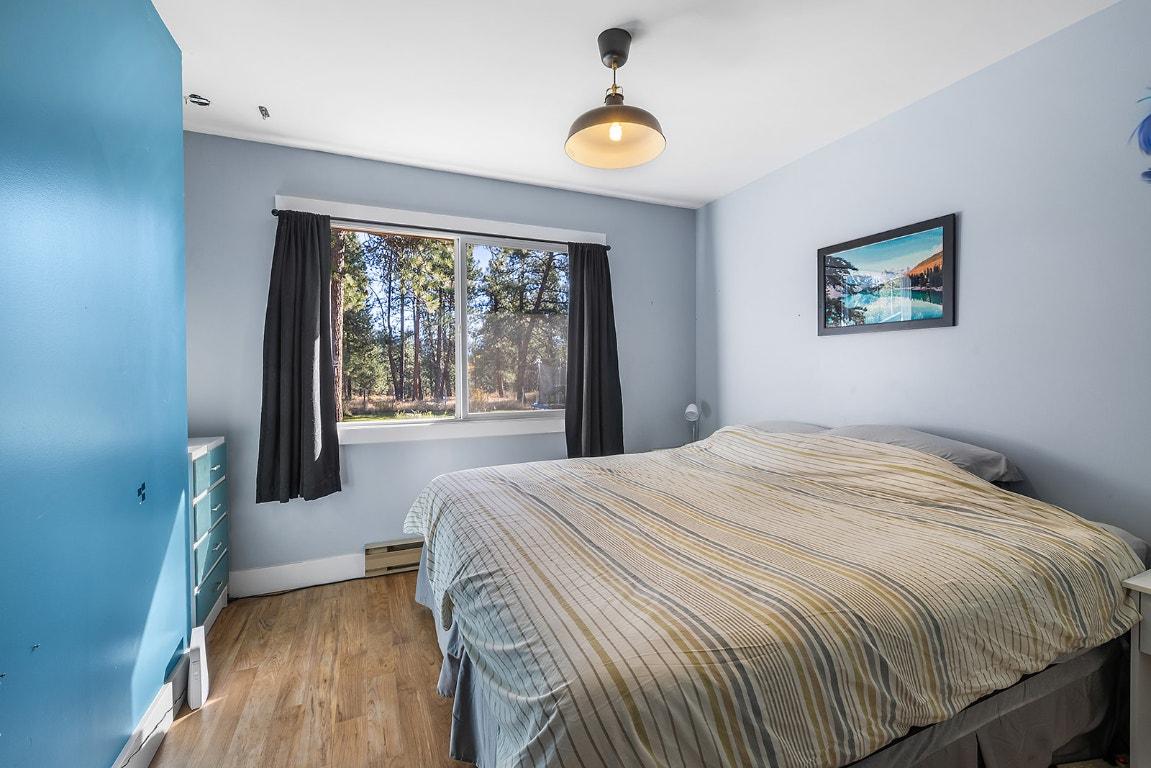 7502 Highway 95A, Kimberley, BC - Indoor Photo Showing Bedroom