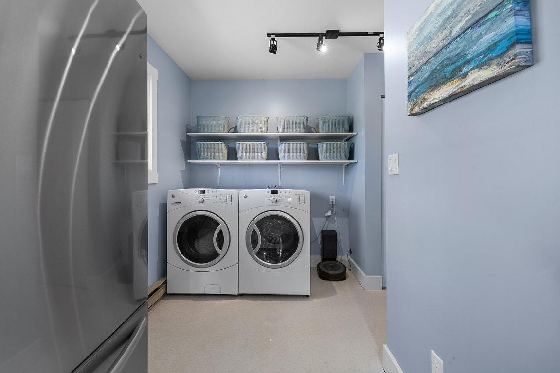 7502 Highway 95A, Kimberley, BC - Indoor Photo Showing Laundry Room