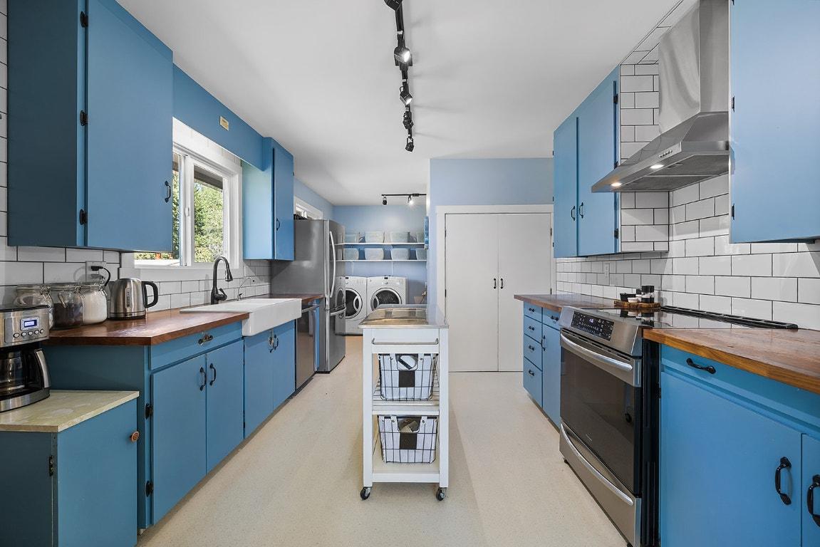 7502 Highway 95A, Kimberley, BC - Indoor Photo Showing Kitchen
