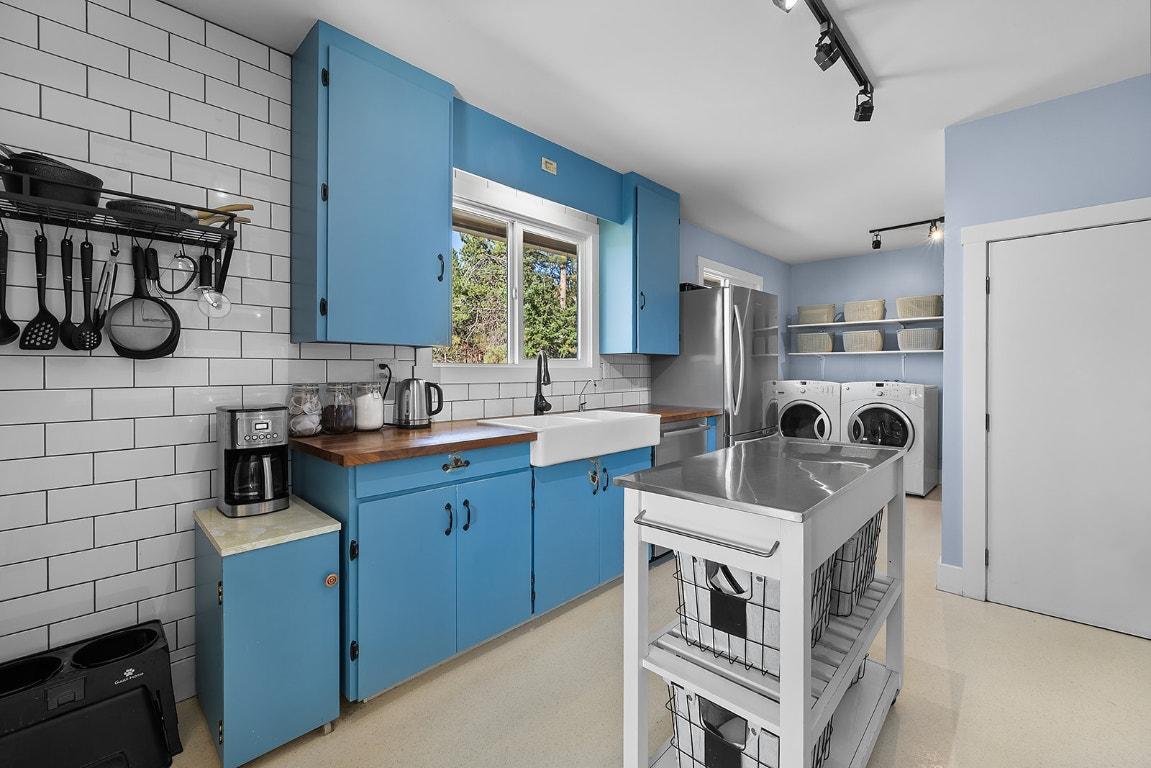 7502 Highway 95A, Kimberley, BC - Indoor