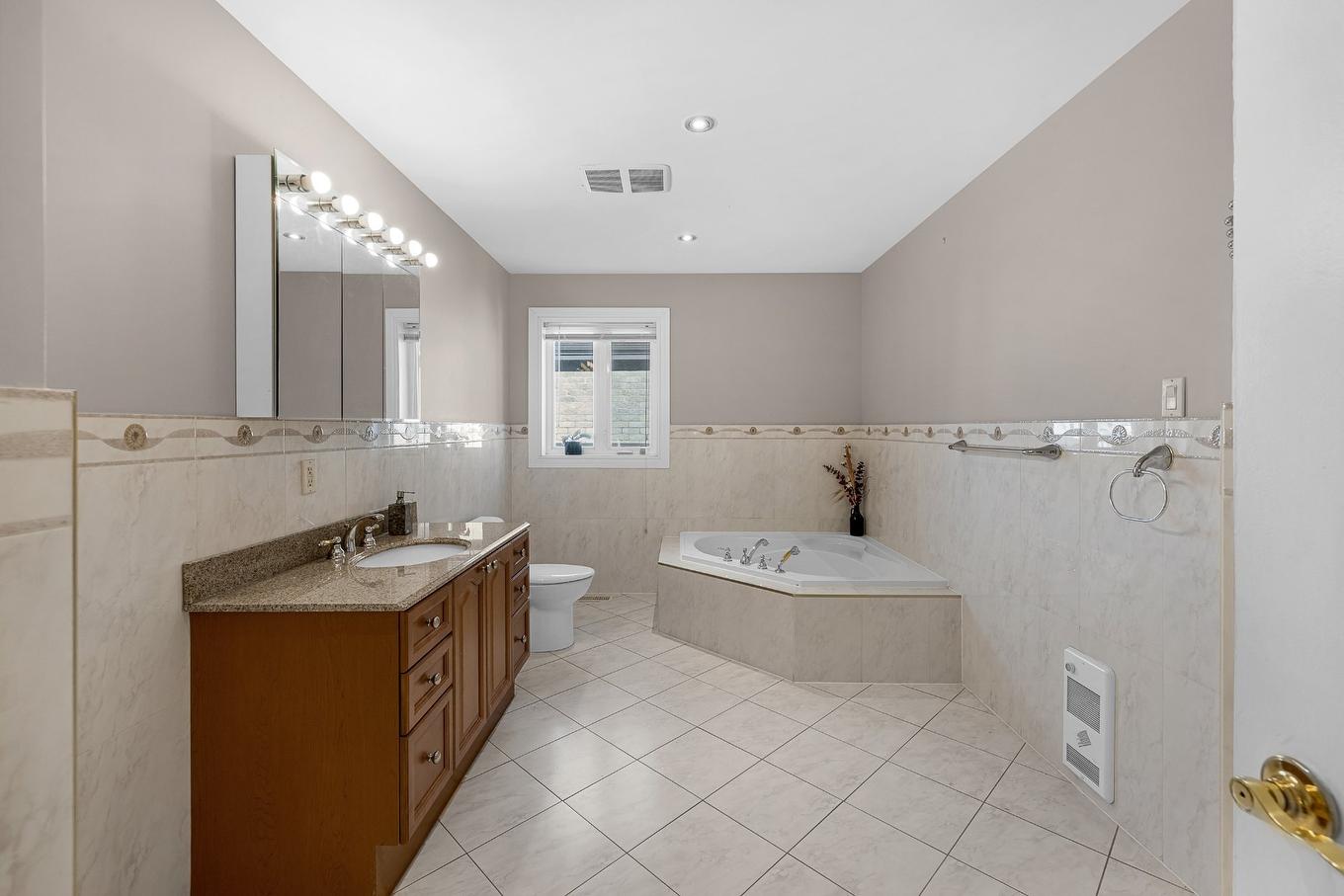 Salle de bains - 4951 Rue Taillefer, Montréal (Pierrefonds-Roxboro), QC - Indoor Photo Showing Bathroom